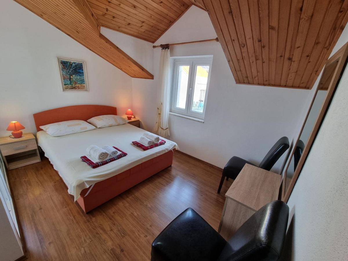 Apartments Banic Постира Экстерьер фото