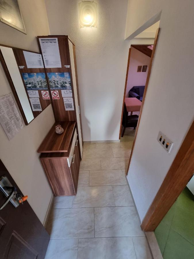 Apartments Banic Постира Экстерьер фото