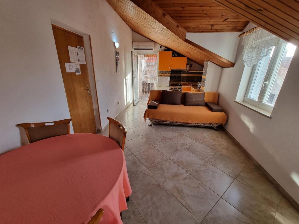Apartments Banic Постира Экстерьер фото