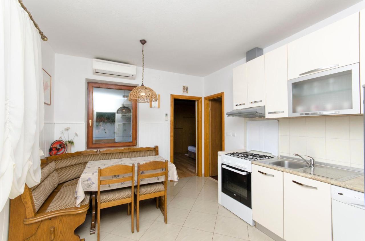 Apartments Banic Постира Экстерьер фото