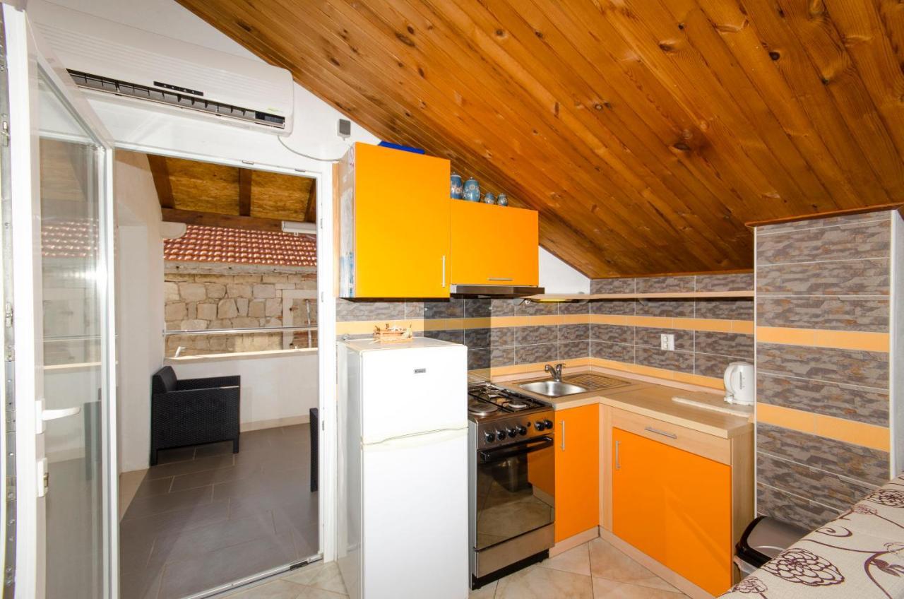 Apartments Banic Постира Экстерьер фото