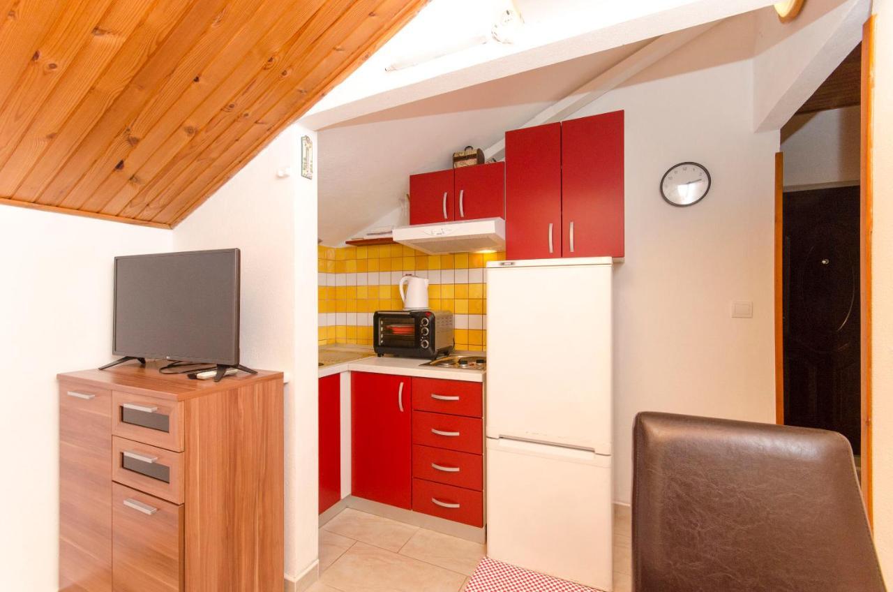 Apartments Banic Постира Экстерьер фото