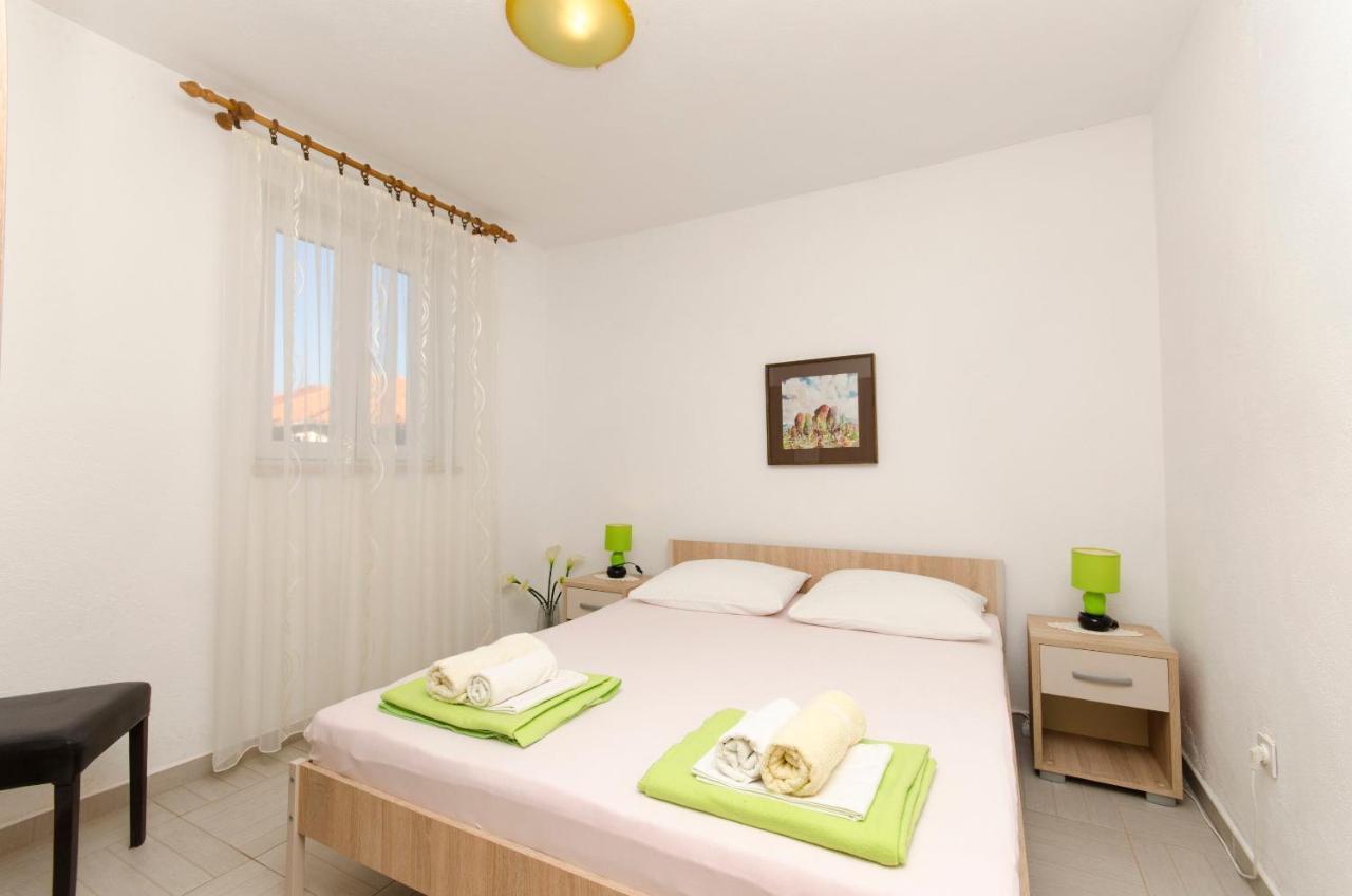 Apartments Banic Постира Экстерьер фото