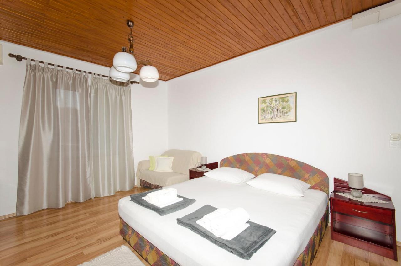 Apartments Banic Постира Экстерьер фото