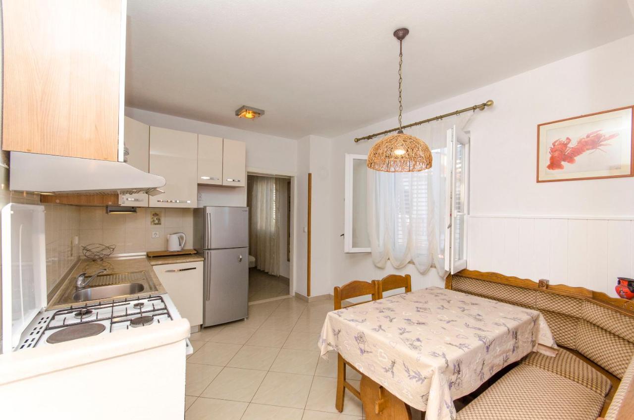 Apartments Banic Постира Экстерьер фото