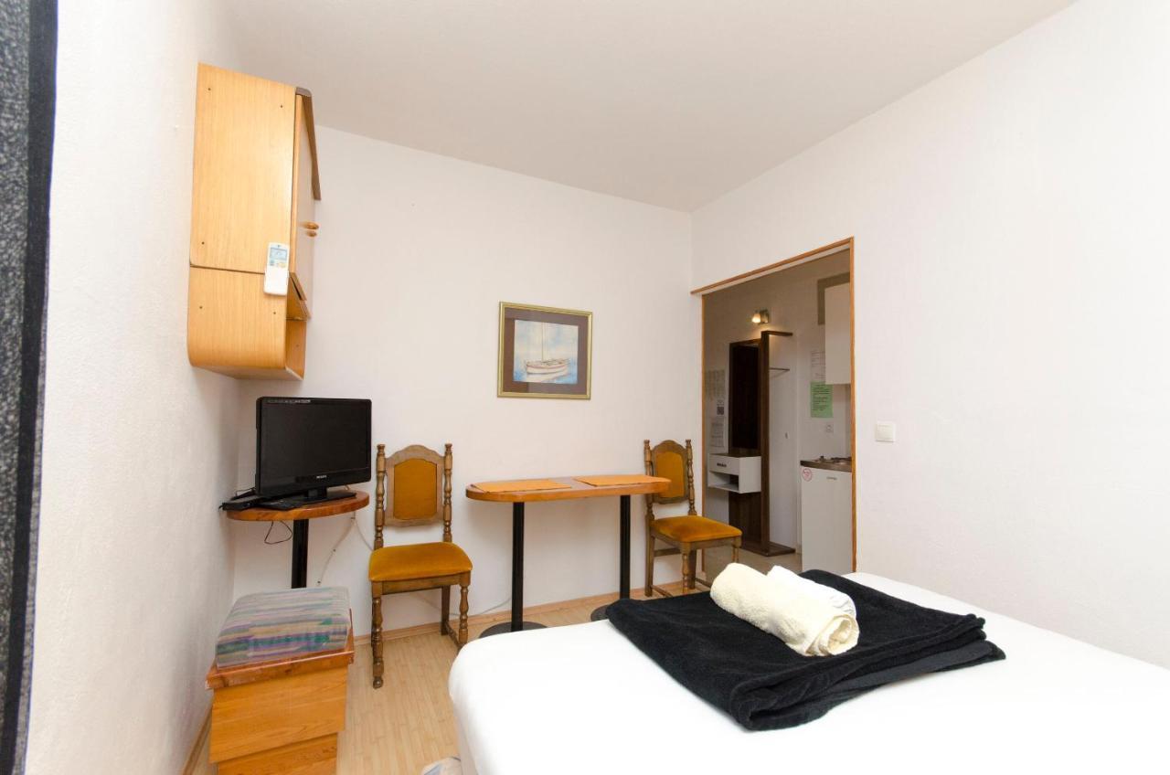 Apartments Banic Постира Экстерьер фото