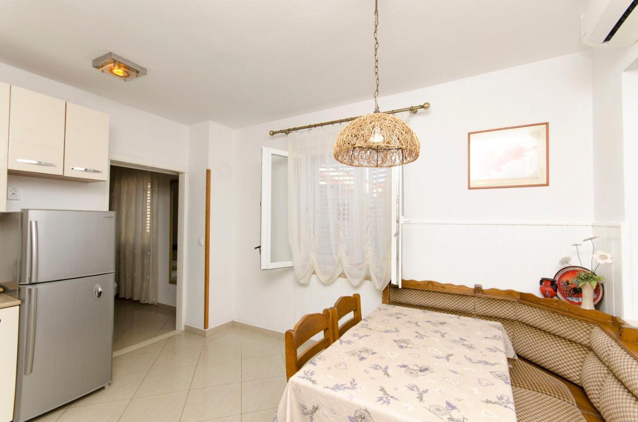 Apartments Banic Постира Экстерьер фото